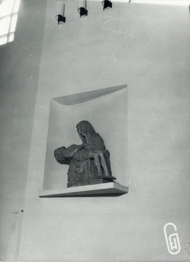 Kościół na Górce, Pieta, 1986, źródło: archiwum kościoła parafialnego w Górze Kalwarii