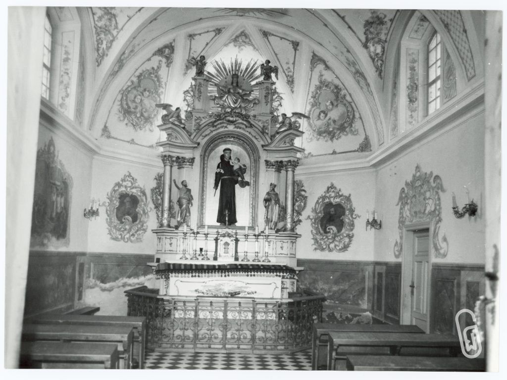 Ołtarz w kaplicy św. Antoniego 1986 r., źródło: archiwum kościoła parafialnego w Górze Kalwarii