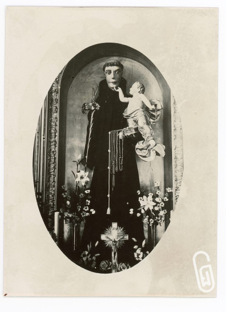 figura św. Antoniego w Górze Kalwarii, fot ks Edward Kawiński przed 1938 r., źródło: archiwum kościoła parafialnego w Górze Kalwarii